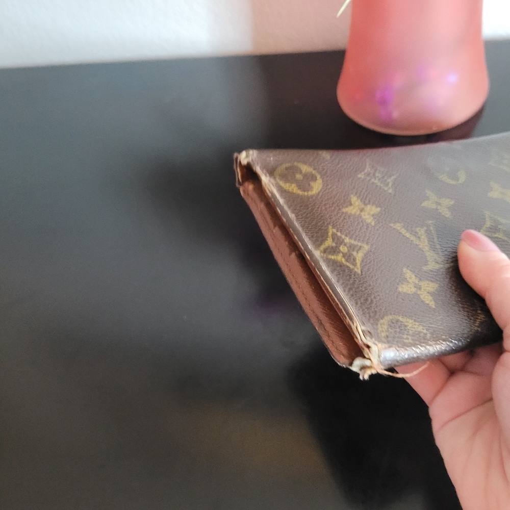 Louis Vuitton Monogram Canvas Wallet 💥 - Picture 4 of 4